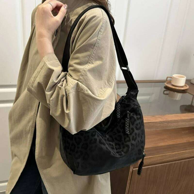 New Fashion Leopard Print Crossbody Women Large Capacity Hobo Shoulder Bag Lightweight Casual and Versatile Storage Bags