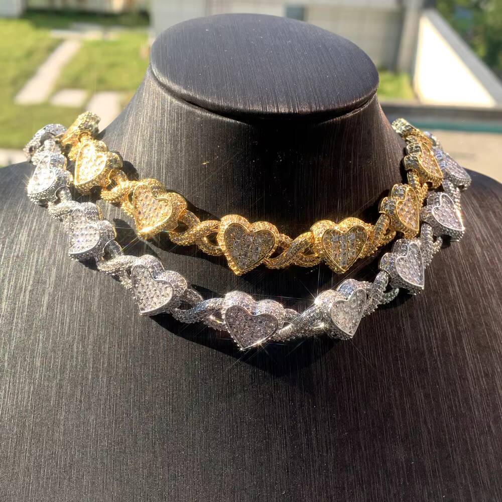 2026 New Valentines Day Gift Iced Out Bling Women Jewelry Full Paved 5A Moissanite Heart Charm Infinity Chain Choker Necklace