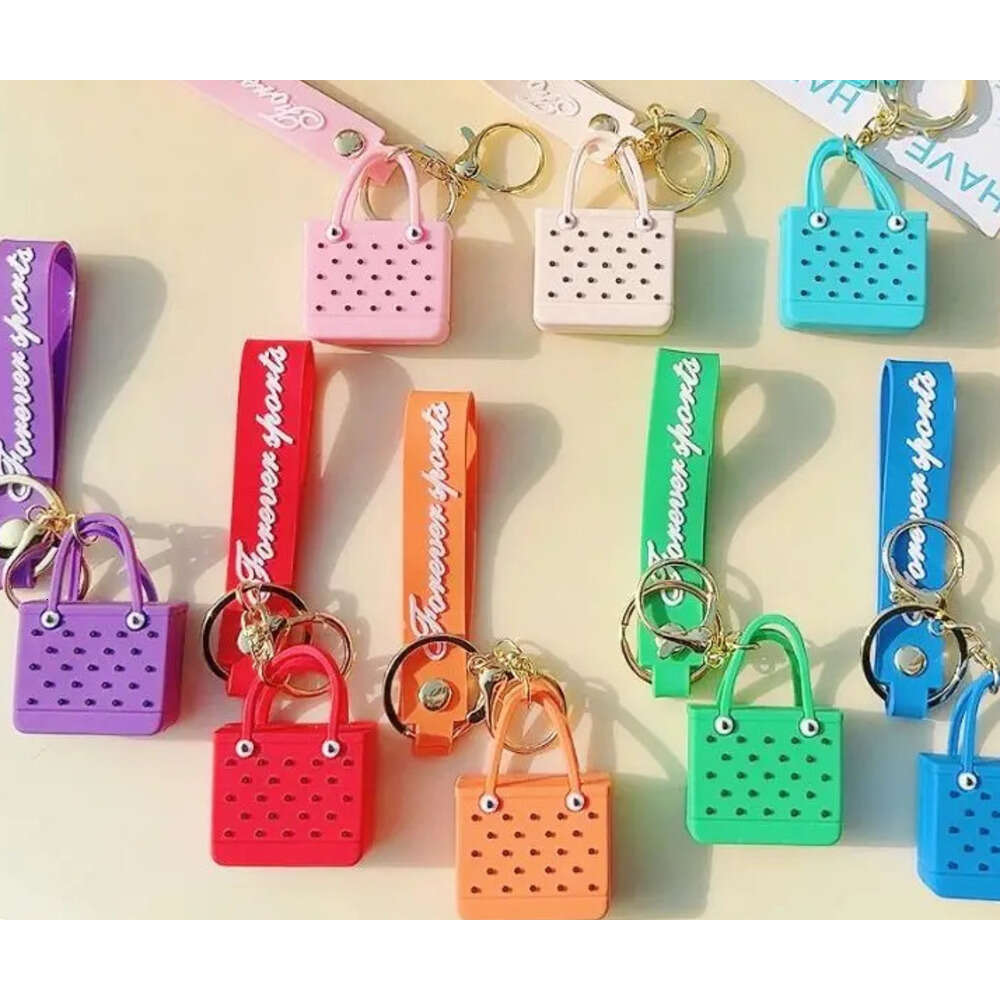 Cute Beach Hole Keychain Portable Simple Mini Car Key Chain Soft Silicone Fashion Seaside Big Basket Hanging Ornaments Bag S260126