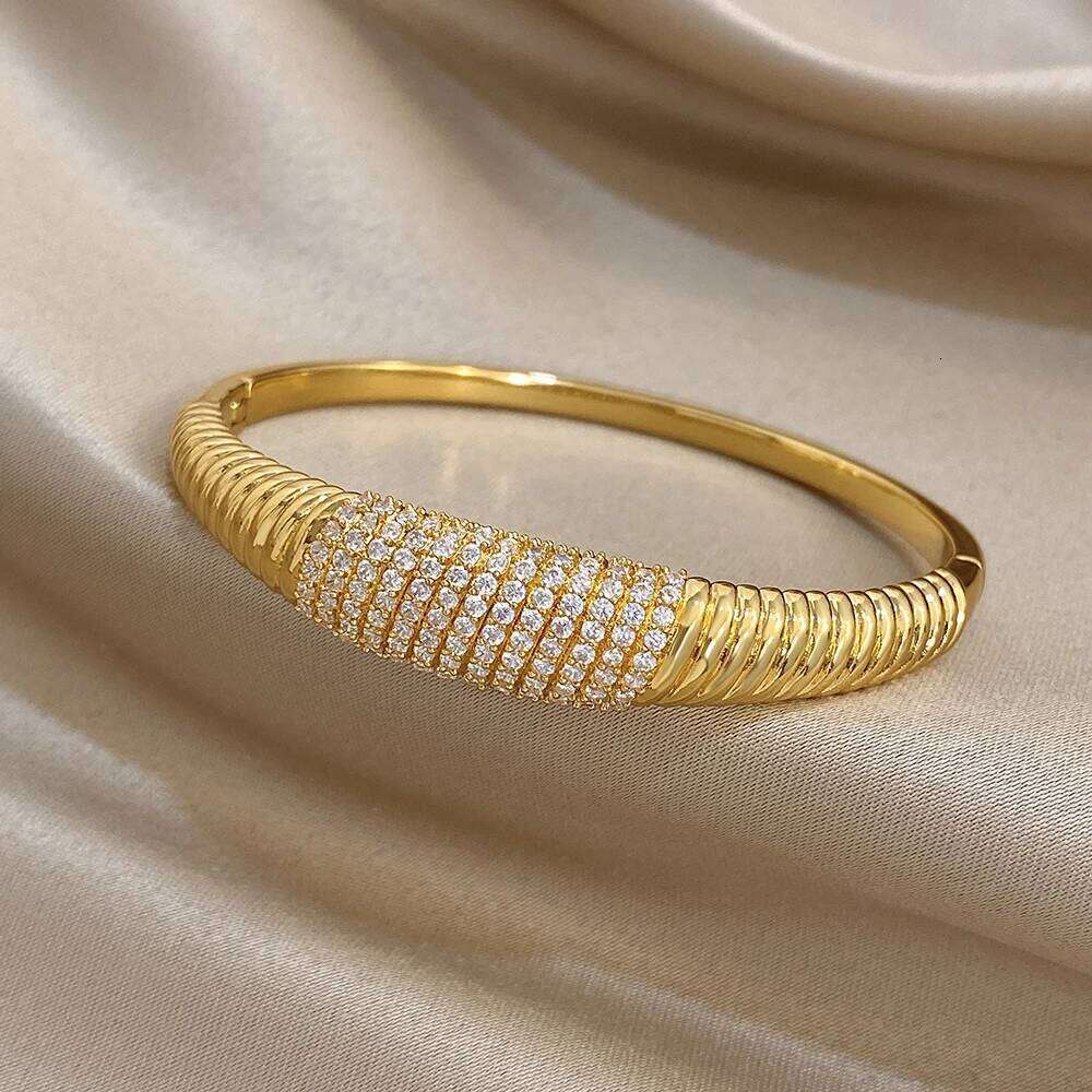 Unique Multilayer Stacked Circle Bracelet Fashion Silver Color Stainless Steel Thick Chain Bracelets Waterproof Jewelry XJ260127