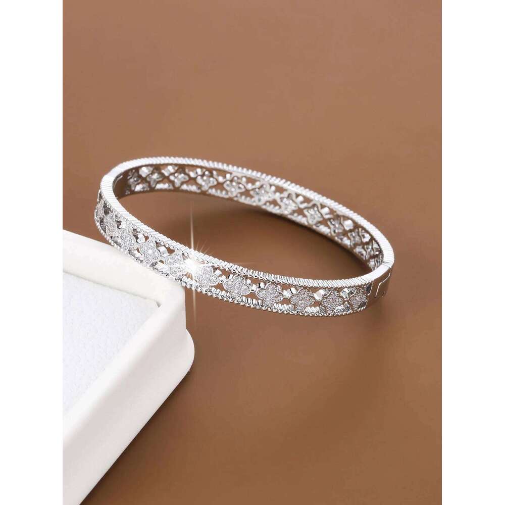 Simple Small-Flower-Shaped Design Synthetic Zirconia Women's Bracelet For Daily Party Jewelry Accessory XJ260127