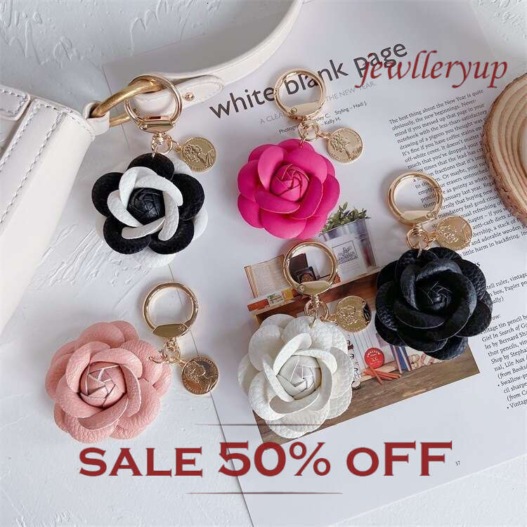 Camellia Keychain Metal Circular Pendant A suitable key accessory for women to wear