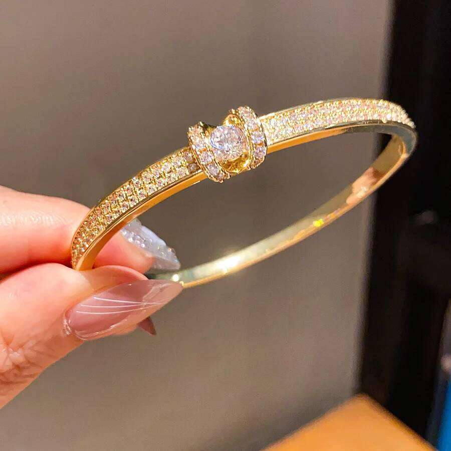 Fashionable and personalized oval bracelet with diamond inlay, high-end feel bracelet, women's fashion temperament, handmade acc XJ260127