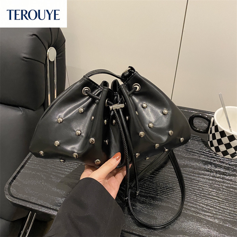 TEROUYE European and American fashion Y2K style rivet hollow armpit bag autumn and winter new trend drawstring design women's handbag elegant lux