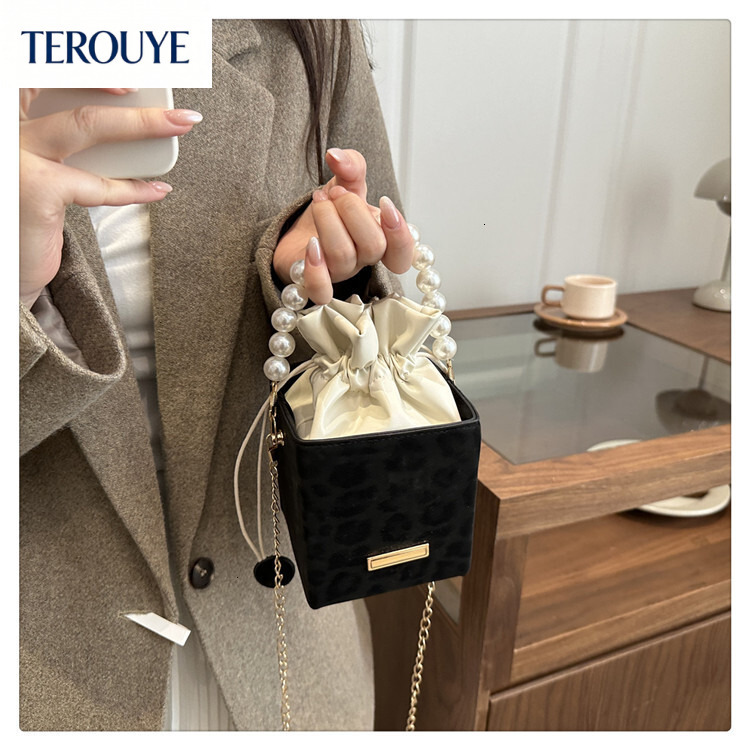 TEROUYE Korean style niche design casual women's shoulder bag autumn and winter new style fashionable simple personality small square bag trendy 