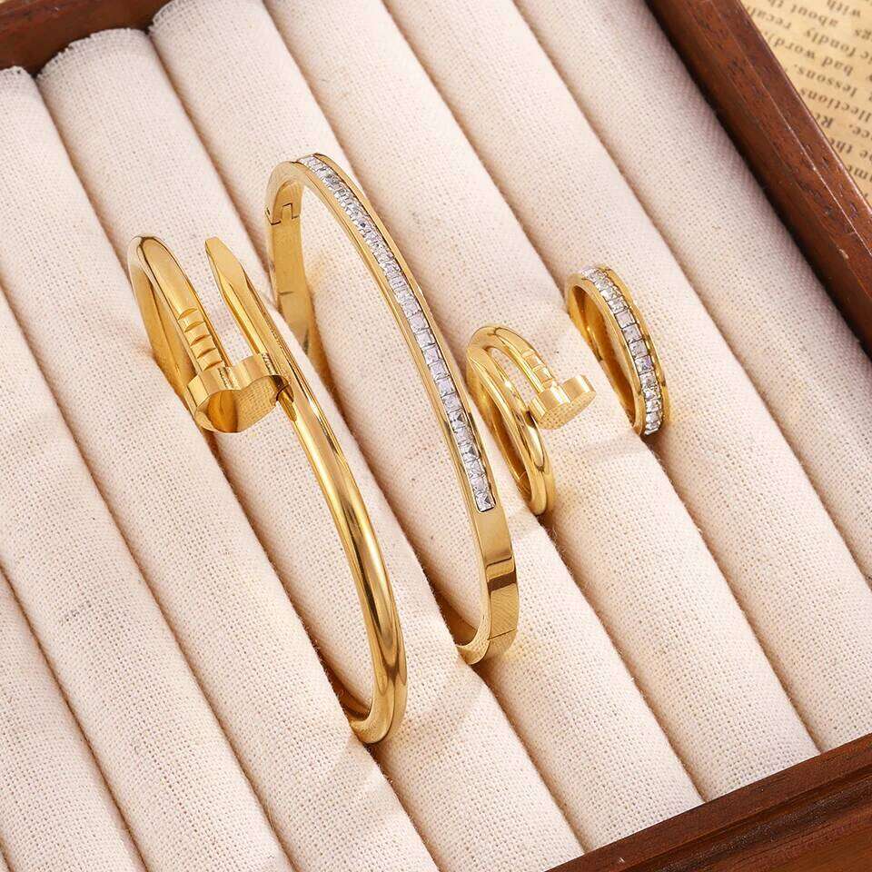 Yupsk 4Pcs Classic Heart Shaped Nail Head Closed Bracelet Ring Set for Women Waterproof Stainless Steel Jewelry New XJ260127