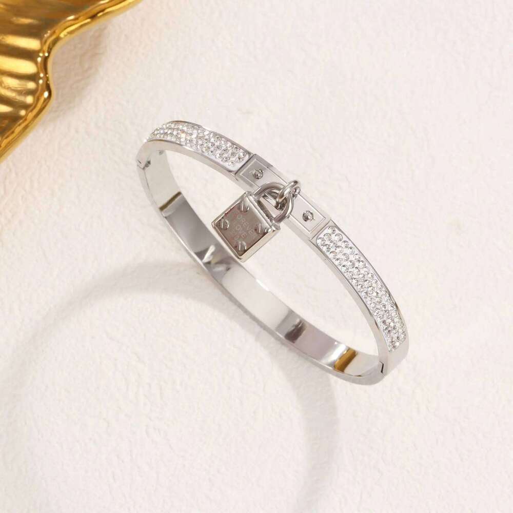 European Love Lock Titanium Steel Bracelet with Zircon 18K Gold Plated Waterproof Non Allergic Cuff Bangle Jewelry for Women XJ260127