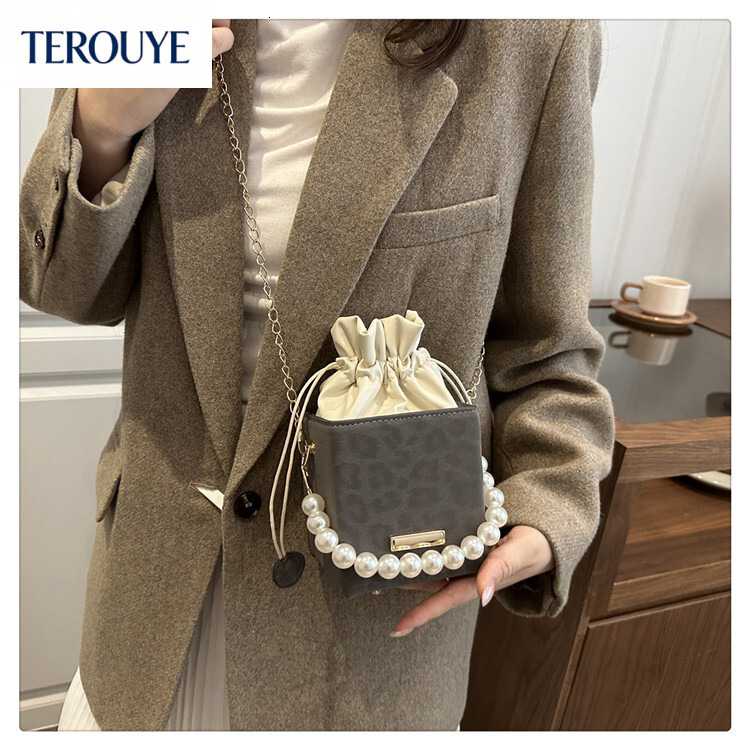 TEROUYE Korean style niche design casual women's shoulder bag autumn and winter new style fashionable simple personality small square bag trendy 