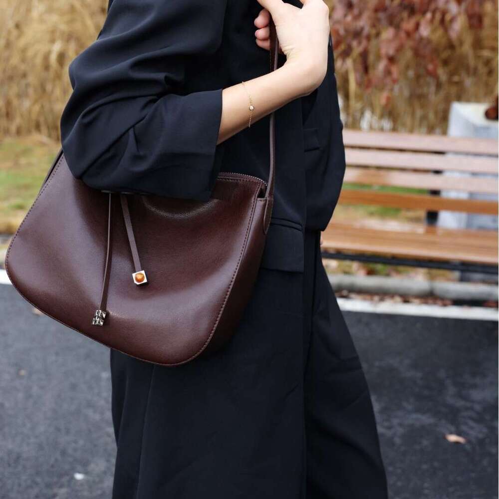 Luxury Shoulder Bags New Trendy Fashion Underarm Versatile Commuting Elegant Niche Handbag Crossbody Bag SENYY