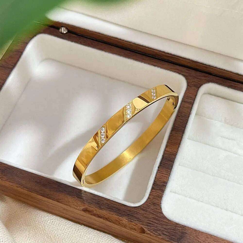 Fashion Cubic Zircon Bracelets for Women Men Luxury Titanium Stainless Steel Golden 6mm Cuff Bangle Charm Exquisite Jewelry Gift XJ260127