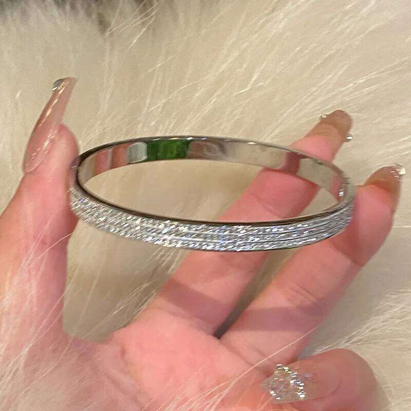 High-end Titanium Steel Non-Fade Golden Female Shiny Zircon Bracelet Light Luxury Half Row Bangle Jewelry gift XJ260127