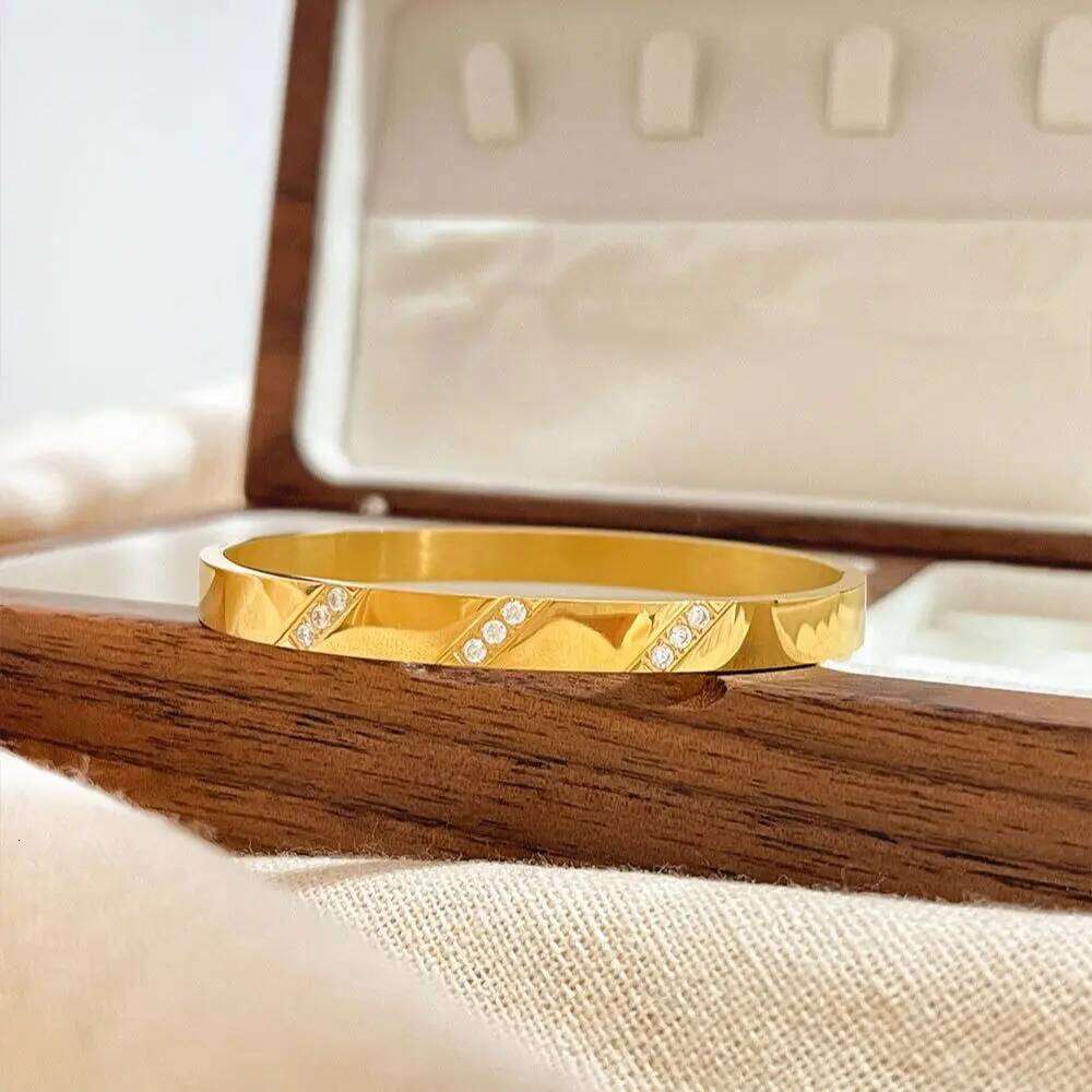 Fashion Cubic Zircon Bracelets for Women Men Luxury Titanium Stainless Steel Golden 6mm Cuff Bangle Charm Exquisite Jewelry Gift XJ260127