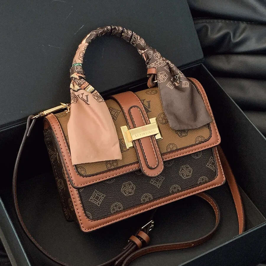 Totes for fashion Printed Flap Shopping Bags Versatile Handbag for Women Commuting Tote Large Capacity New Pattern Printed Shoulder Crossbody luxury d
