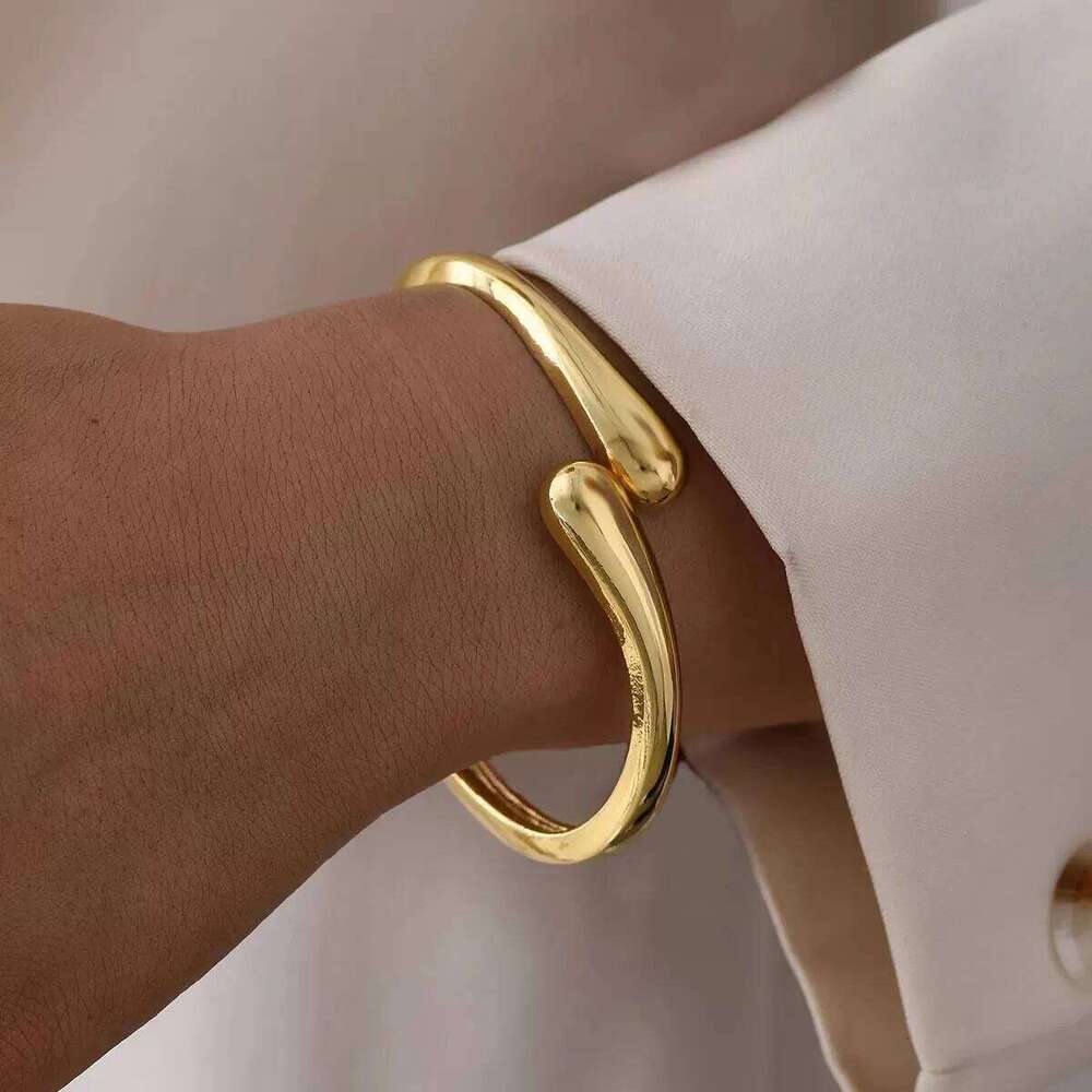Minimalist Gold Color Chunky Cuff Bangle For Women Fashion Elegant WaterProof Design Open Bracelet Retro Jewelry Accessories XJ260127