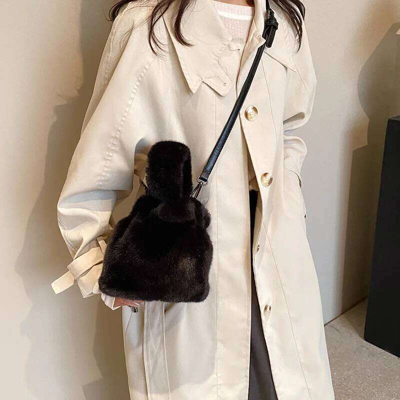 Fashion Handbags Casual Women Dress Up Autumn And Winter New Versatile Plush Bucket Girls Single Shoulder Crossbody Bag