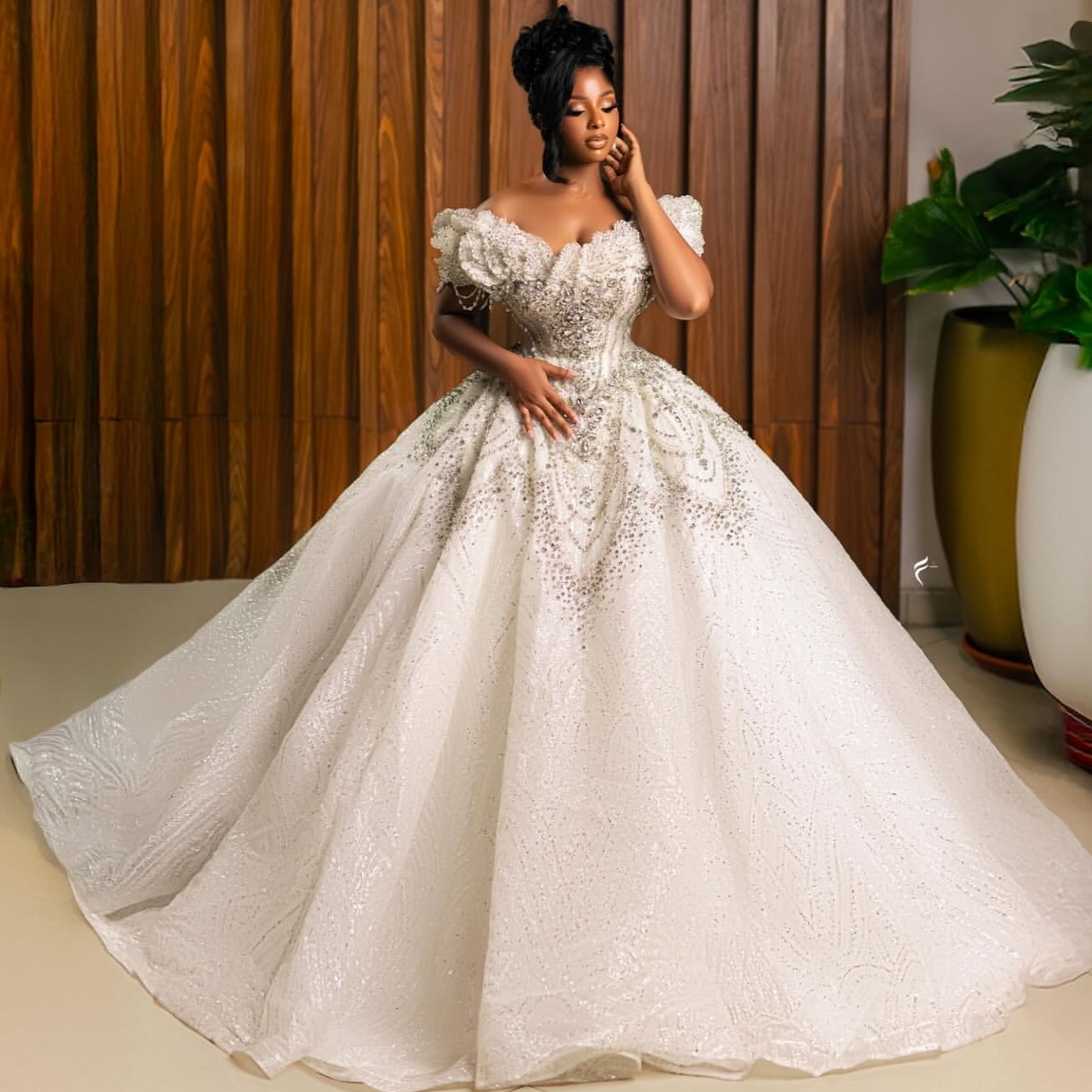 African Aso Ebi 2026 Ivory Ball Gown Wedding Dress Beaded Crystals Florals Sweetheart Tulle Sparkly Elegant Bridal Gowns Dresses ZJ234