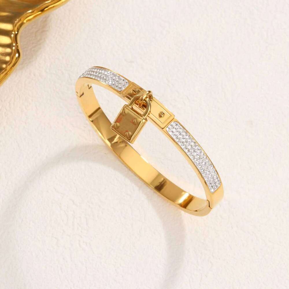 European Love Lock Titanium Steel Bracelet with Zircon 18K Gold Plated Waterproof Non Allergic Cuff Bangle Jewelry for Women XJ260127