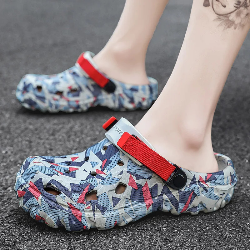 Mens Clogs Slippers Sandal Men Garden Shoes Flat Camouflage Sandals Male Sneakers Outdoor Flip Flops Home Clogs 260126
