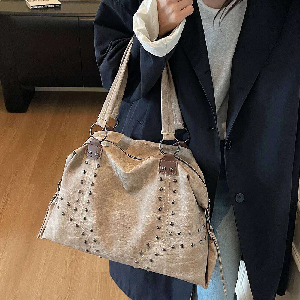 Autumn/Winter Retro Commuter Single Shoulder for Women 2025 New Rivet Tote Bag Large Capacity Travel Handbag