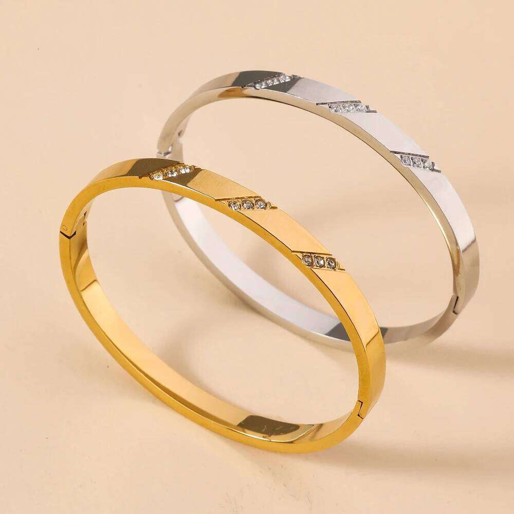 Simple Diagonal Inlaid Artificial Zircon Stainless Steel Bracelet, Women's Fashionable Open Buckle Hand Accessory Party Gift XJ260127