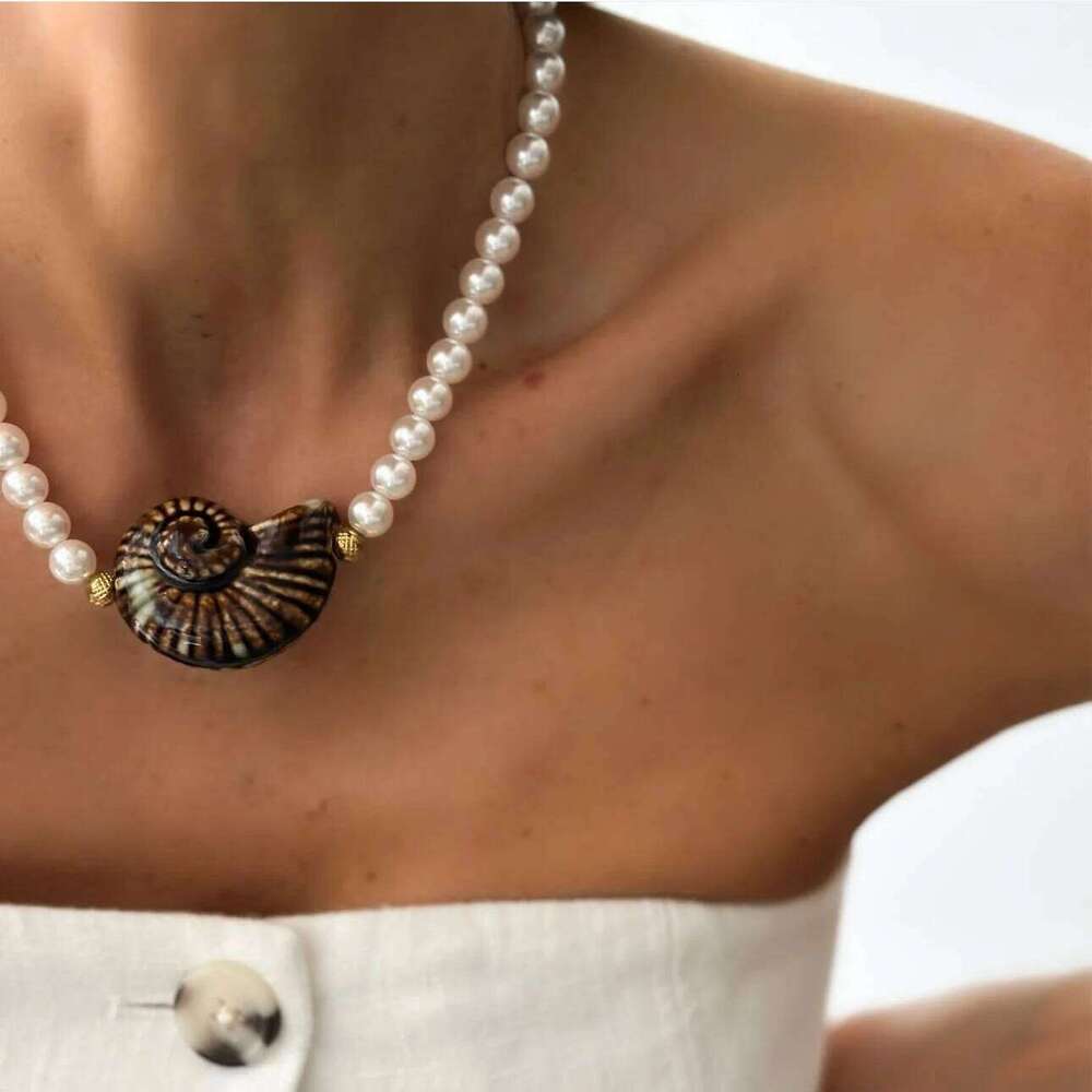 Simple and Natural Shell Necklace for Women Luxury Personalized Ceramic screw Pendant Bead Chain Beach Jewelry Acc 26W01127