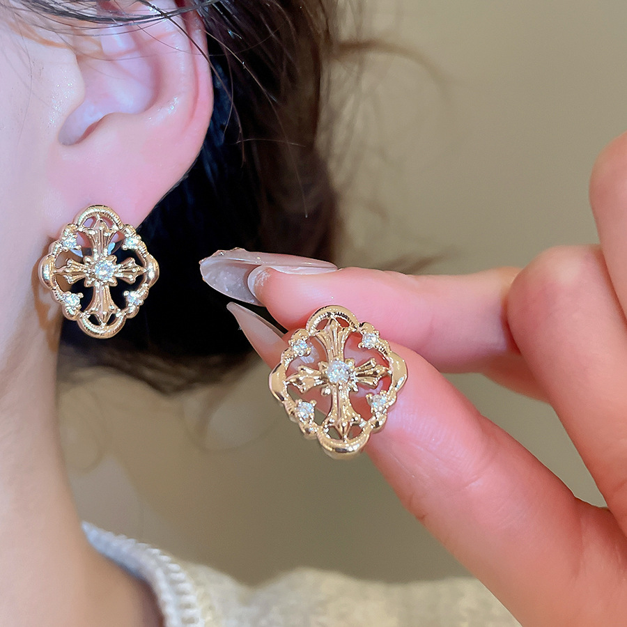 Silver Needle Zircon Rhombus Cross Personality Fashion Niche Daily Light Luxury High-end Earrings - view 4