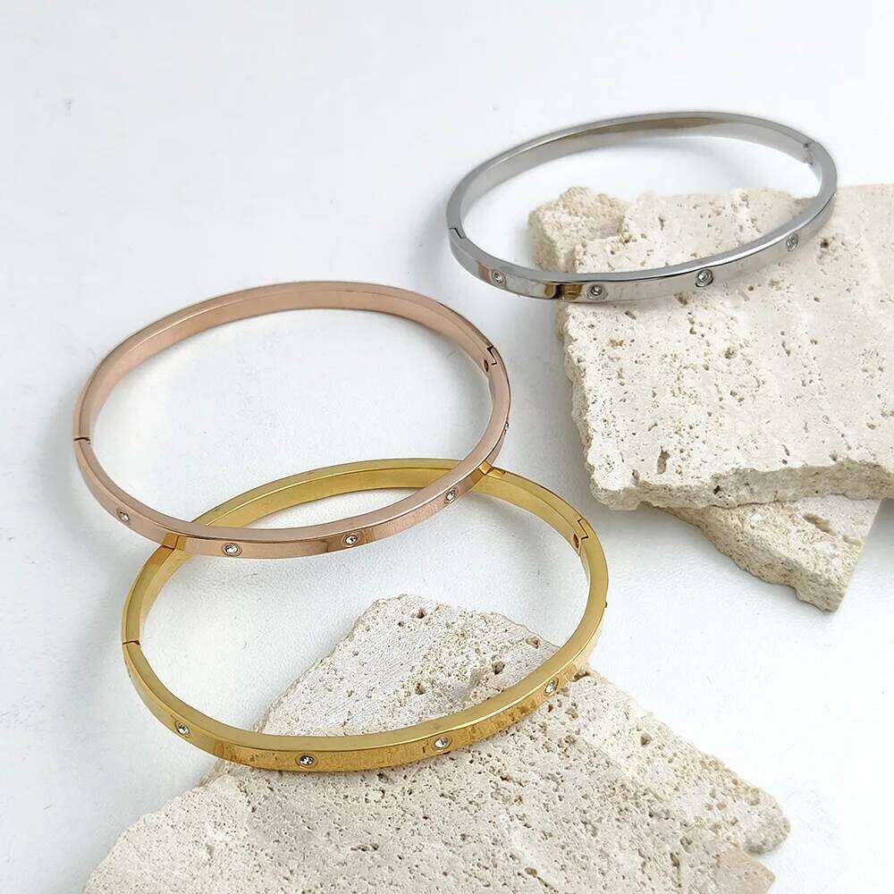 Exquisite18Kgold-plated stainless steel bracelet: glittering decoration, suitable for formal weddings, fashionable wrist jewelry XJ260127