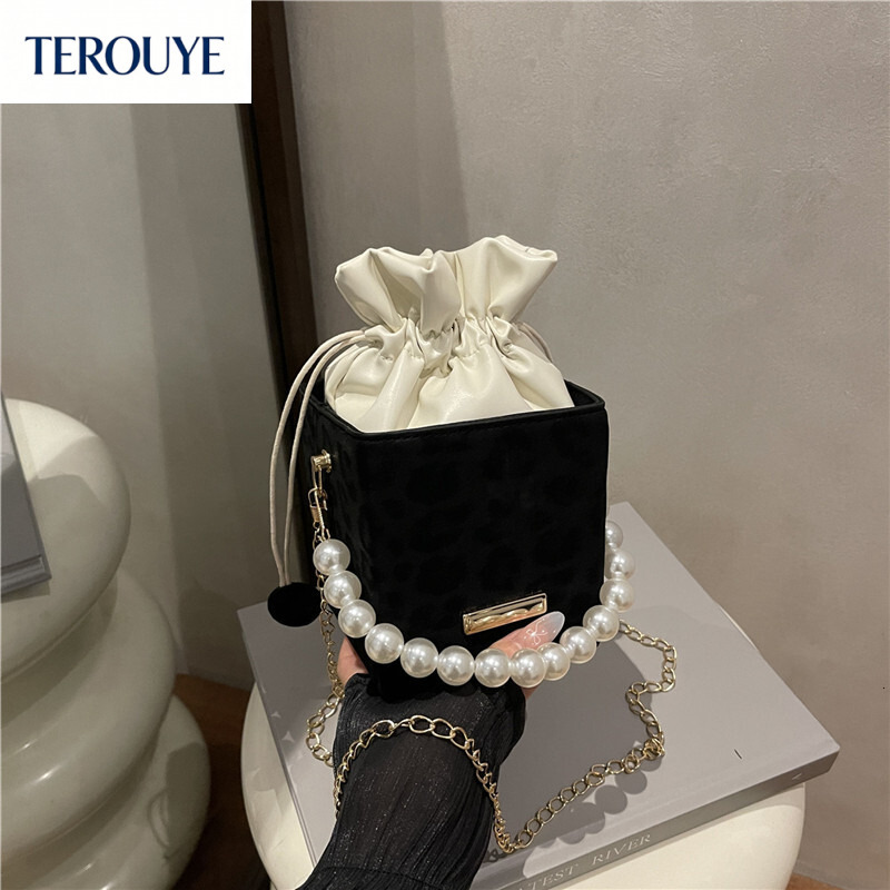 TEROUYE Korean style niche design casual women's shoulder bag autumn and winter new style fashionable simple personality small square bag trendy 