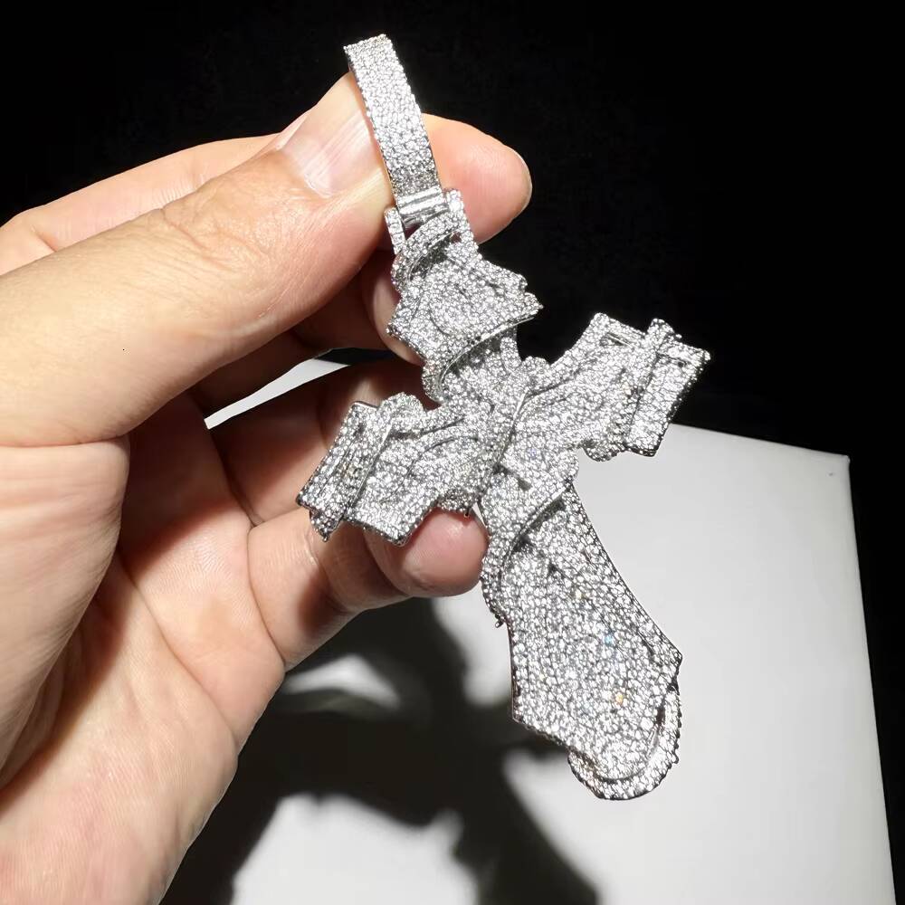 Micro Paved vvs moissaniteia vvs moissanite Barbed Wire Wrapped Cross Hip Hop Pendant Necklace