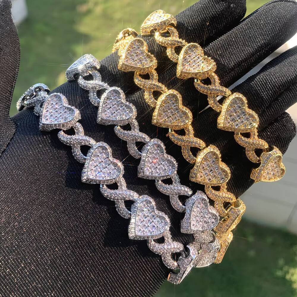 2026 New Valentines Day Gift Iced Out Bling Women Jewelry Full Paved 5A Moissanite Heart Charm Infinity Chain Choker Necklace