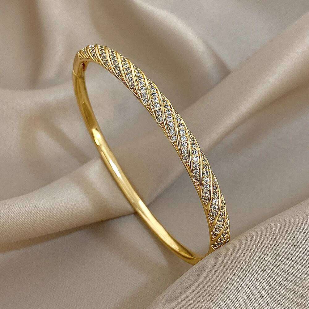 Luxury Twisted Micro Inlaid Zircon Cuff Bracelets for Women Fashion Gold Plated Copper Stacked Bangle Bracelet Jewelry Gifts XJ260127