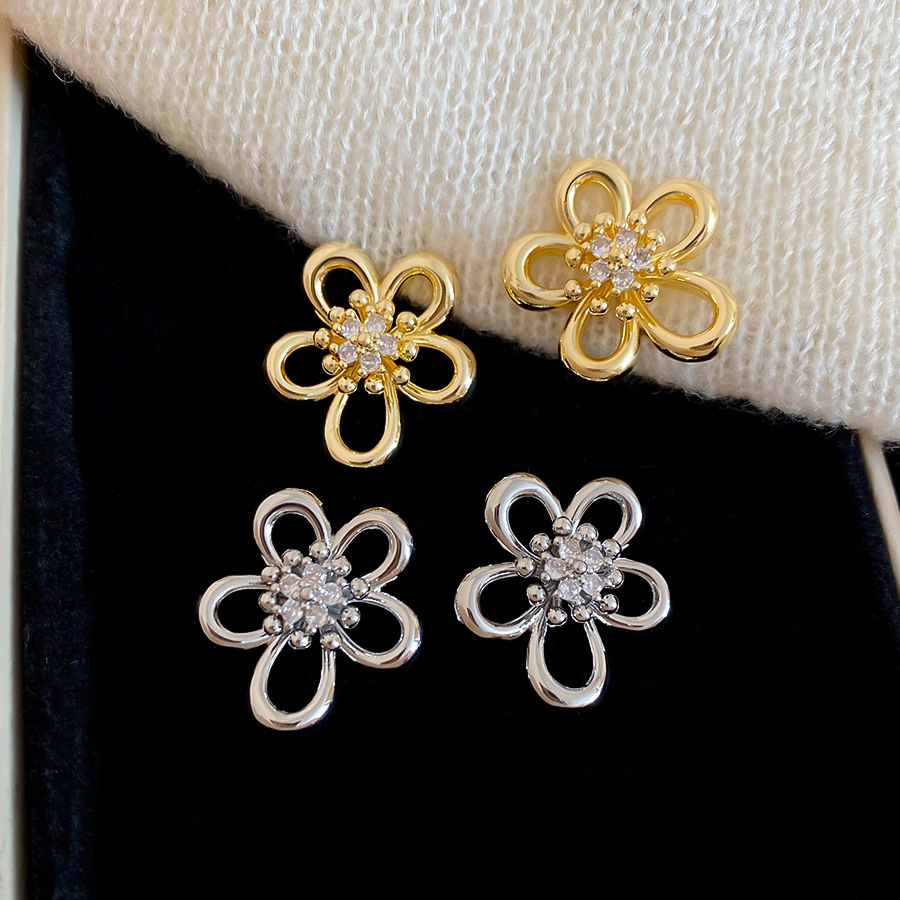 Silver Needle Zircon Flower Casual Fashion Personality Niche Versatile Light Luxury High-end Earrings for Women - view 6
