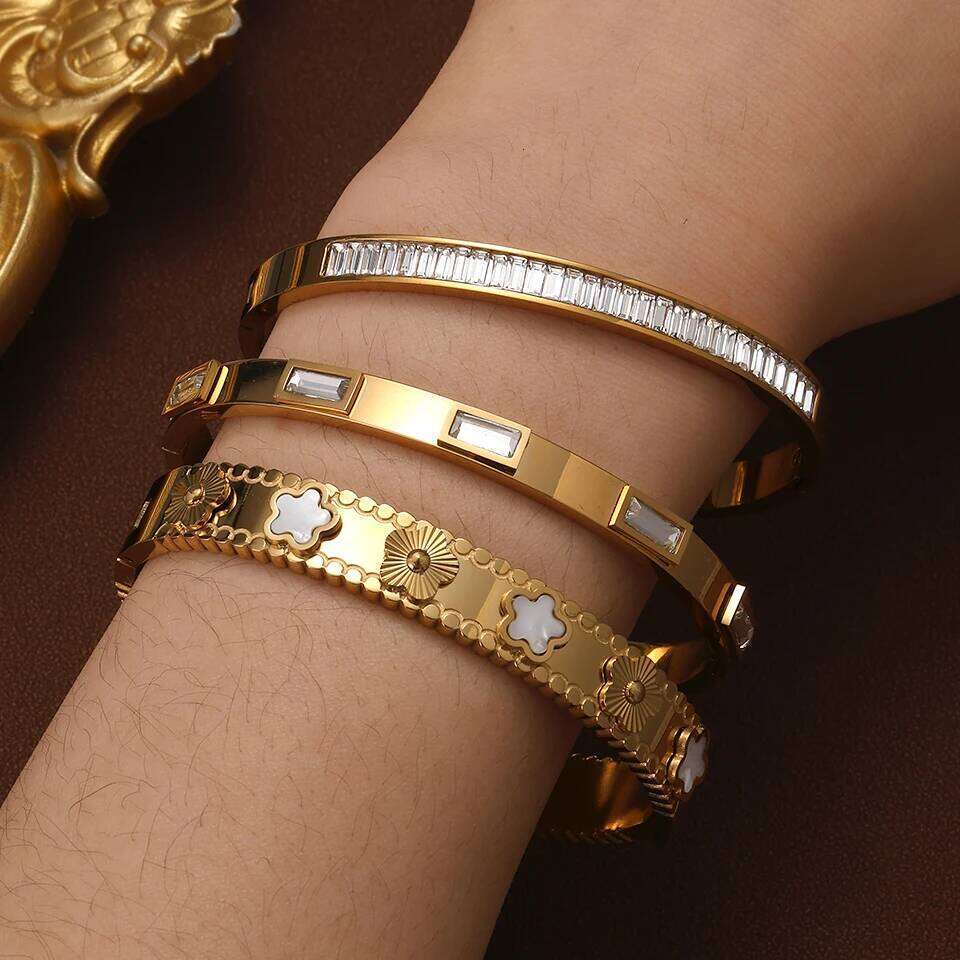 Flower 10 Shiny Yupsk White Stainless Series Steel Zircon Five-leaf 3Pcs Bracelet Set for Women Fashion Party Accessories XJ260127