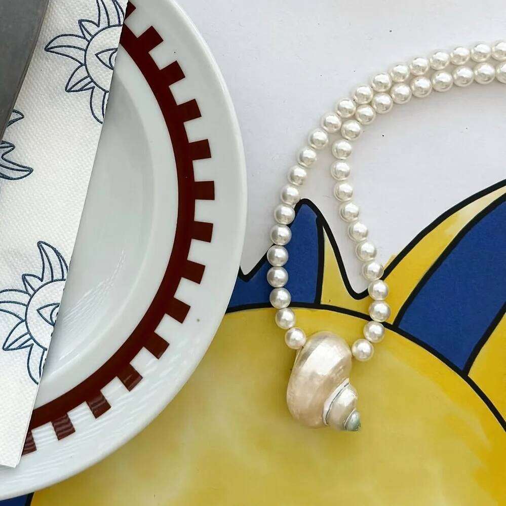 Simple and Natural Shell Necklace for Women Luxury Personalized Ceramic screw Pendant Bead Chain Beach Jewelry Acc 26W01127