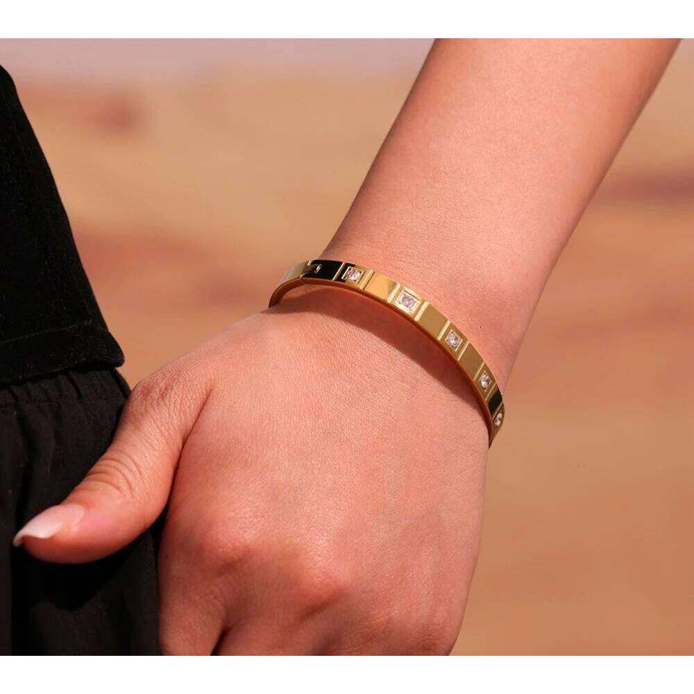 62mm Real Gold PVD Plated Stainless Steel Shining Zircon Bracelet Bangle Tarnish Resistant Texture Personalized Wrist Jewelry XJ260127