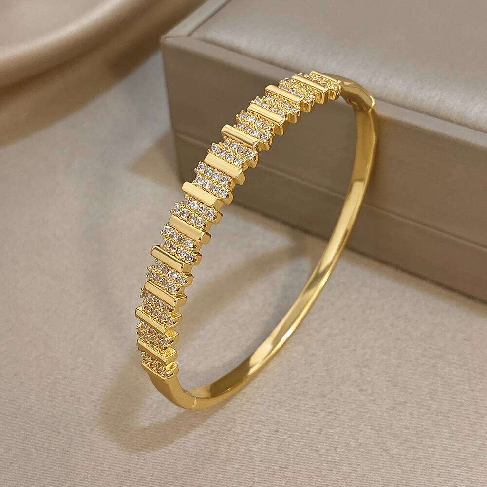 Unique Irregular Geometric Zircon Cuff Bangle Bracelets Elegant Gold Plated Copper Wristband Bracelet Party Jewelry Gifts XJ260127