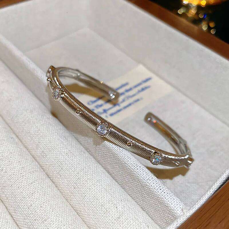 Zircon Retro Bracelet for Women Europe and The United States Light Luxury Temperament Bracelets Fashion New Accessories Gifts XJ260127