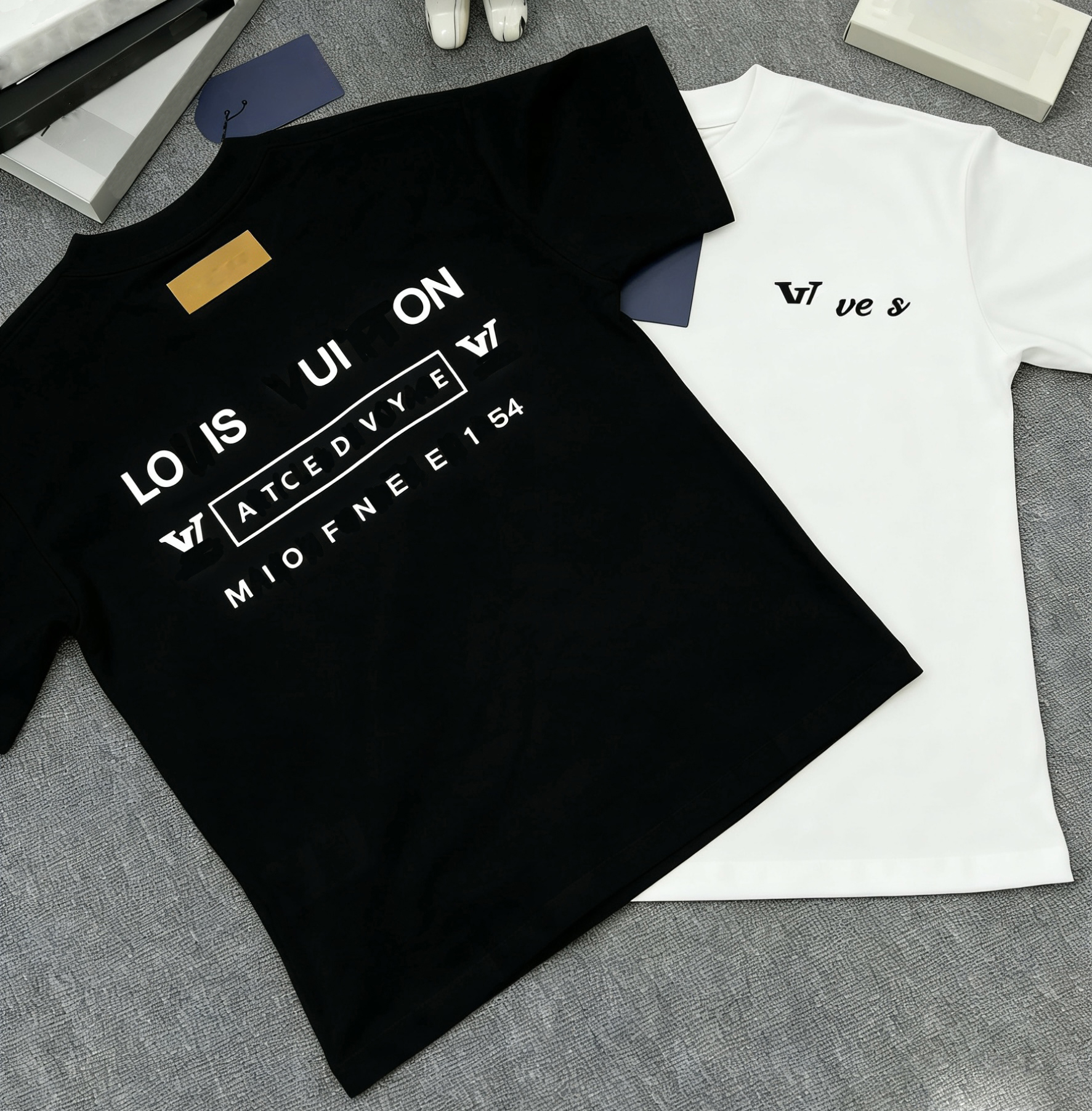 Summer men's and women's new T-shirts, men's round-neck short-sleeved fashionable T-shirts and women's short-sleeved casual T-shirts designed by the brand designer