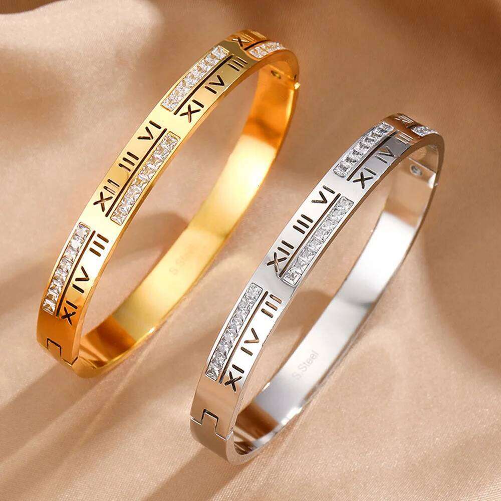Simple and fashionable stainless steel gold-plated Roman numeral zircon bracelet ladies gift hot sale XJ260127