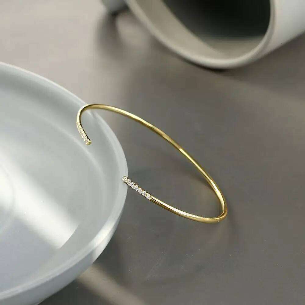 Premium Women's 2025 Simple Yet Stylish 5a Zircon Inlay Bracelet 18k Gold Plated Perfect Jewelry Gift XJ260127