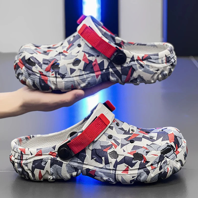 Mens Clogs Slippers Sandal Men Garden Shoes Flat Camouflage Sandals Male Sneakers Outdoor Flip Flops Home Clogs 260126