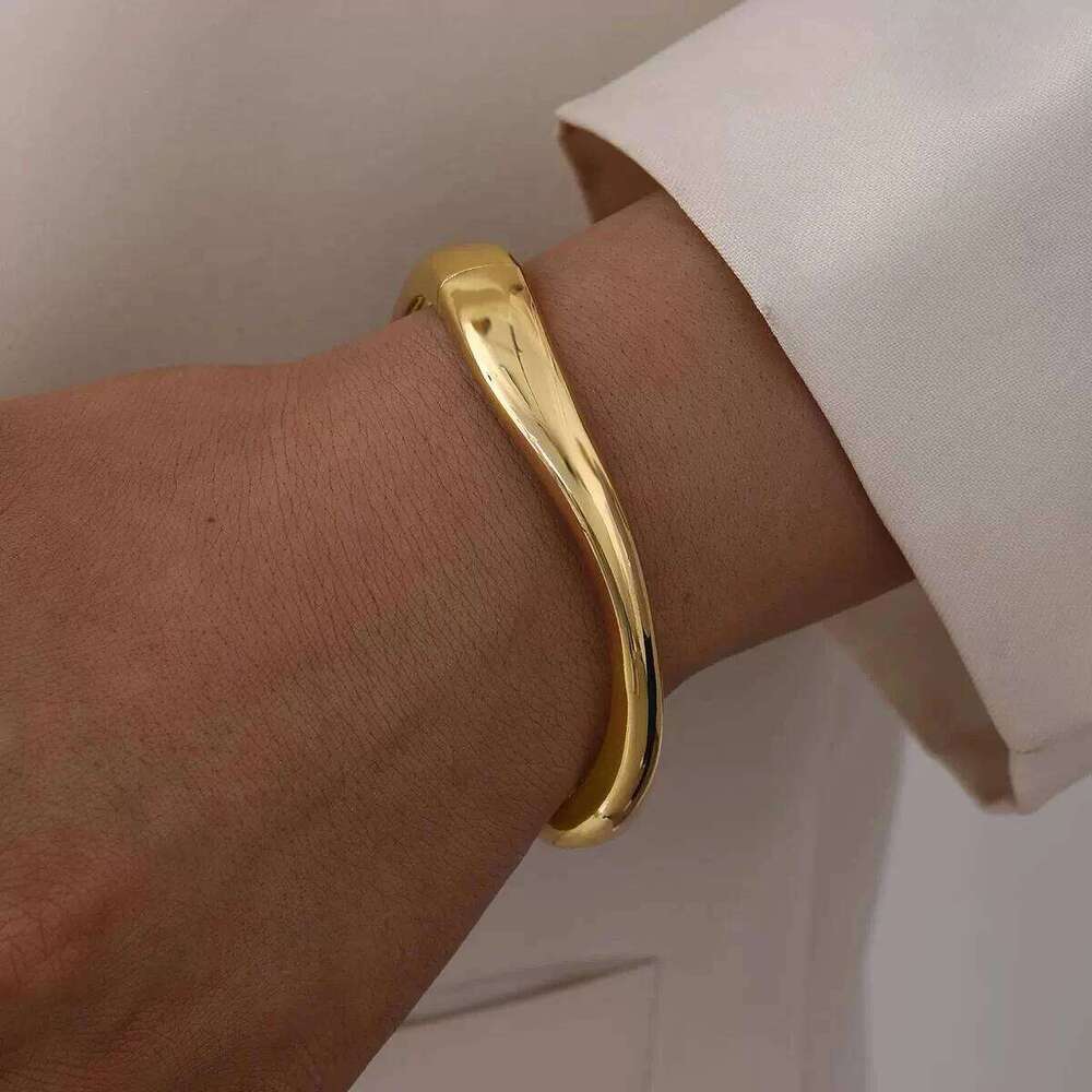 Minimalist Gold Color Chunky Cuff Bangle For Women Fashion Elegant WaterProof Design Open Bracelet Retro Jewelry Accessories XJ260127