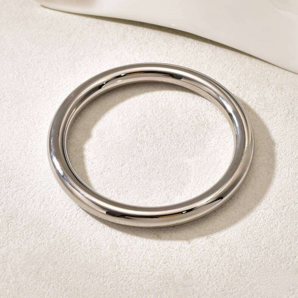 C29 Simple and fashionable traditional plain ring for women, ins stainless steel hollow bracelet jewelry XJ260127