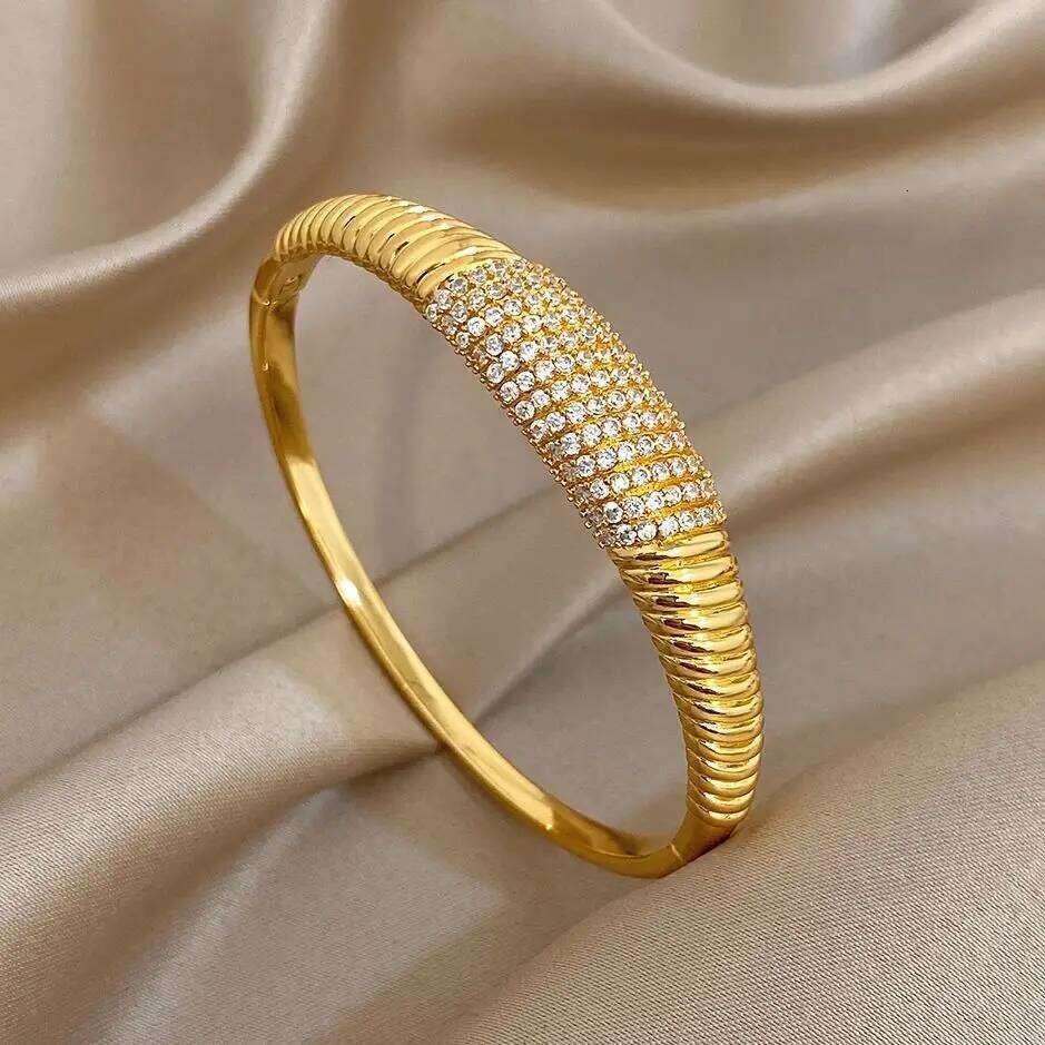 Unique Multilayer Stacked Circle Bracelet Fashion Silver Color Stainless Steel Thick Chain Bracelets Waterproof Jewelry XJ260127