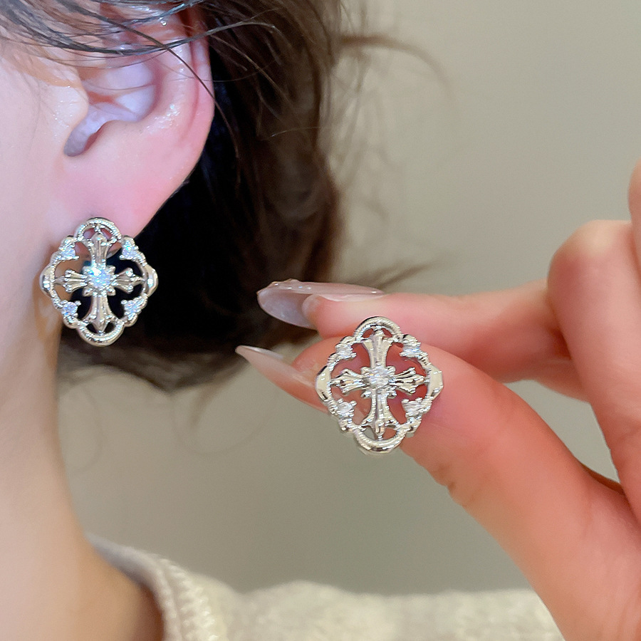 Silver Needle Zircon Rhombus Cross Personality Fashion Niche Daily Light Luxury High-end Earrings - view 3