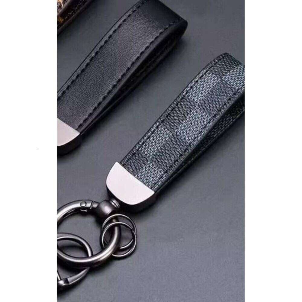 New High-End Leather Keychain Presbyopia, Metal Key Ring for Men and Women, Car Accessories S260126 259
