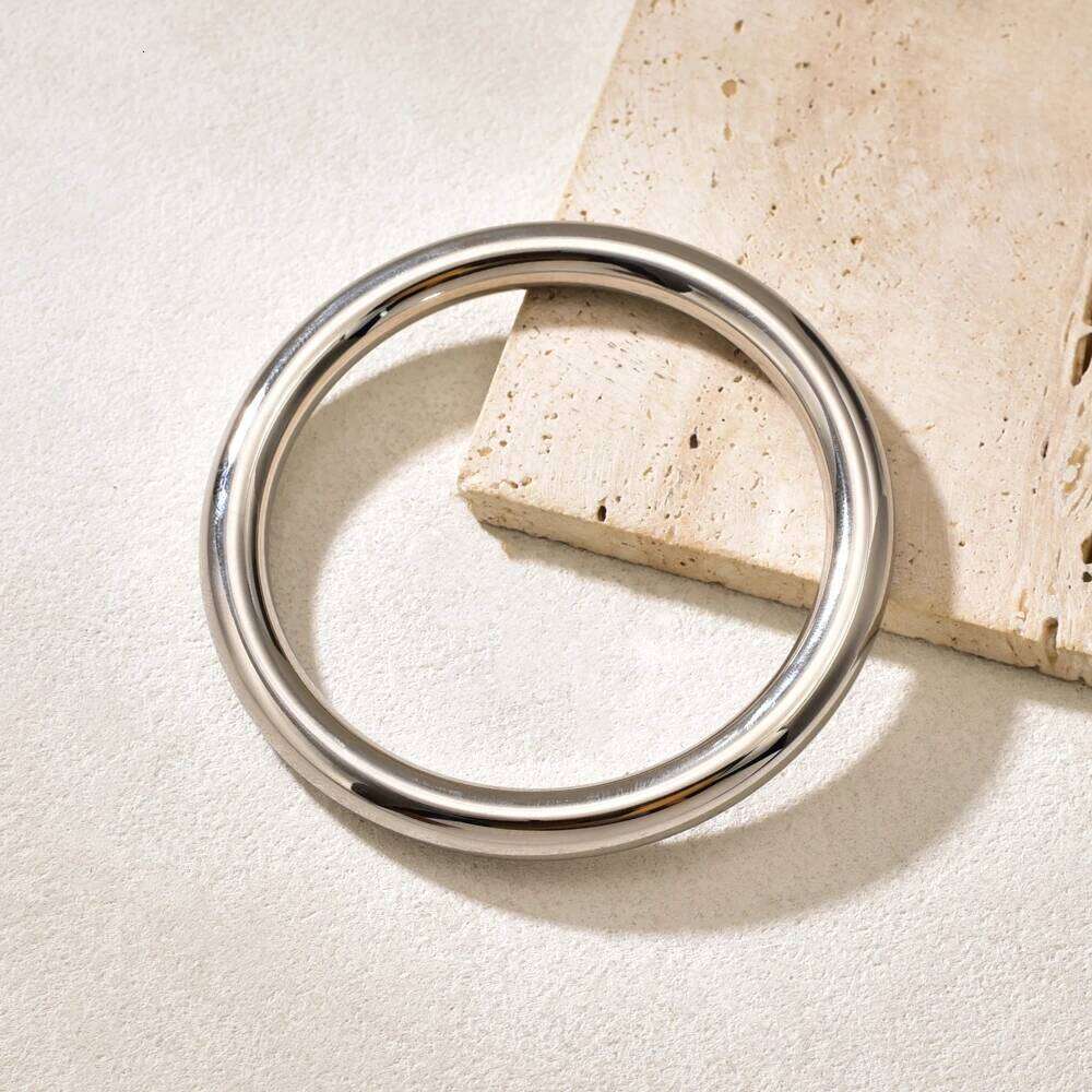C29 Simple and fashionable traditional plain ring for women, ins stainless steel hollow bracelet jewelry XJ260127
