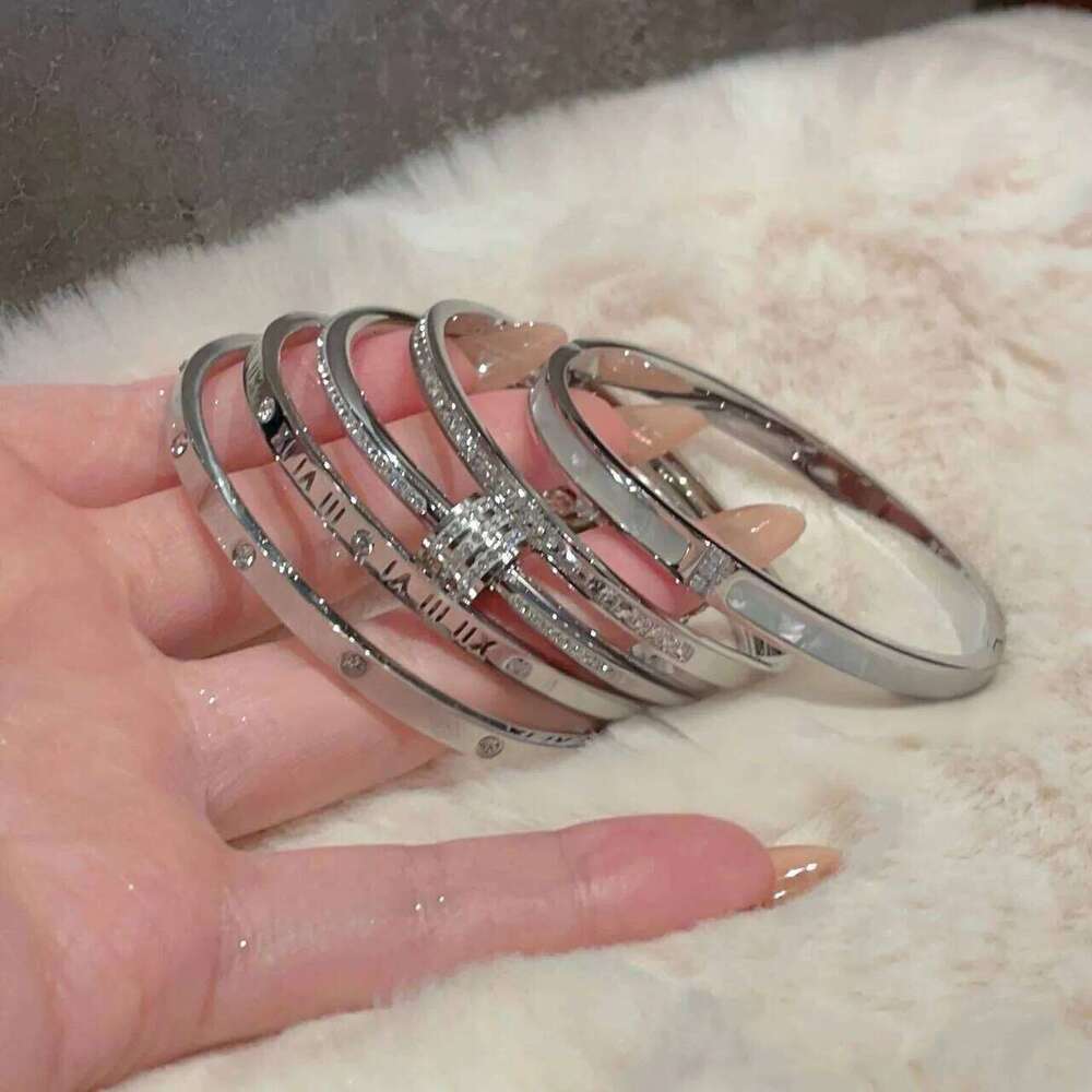 Luxury inlaid zircon fashionable titanium steel non fading suitable for female couples bracelet XJ260127