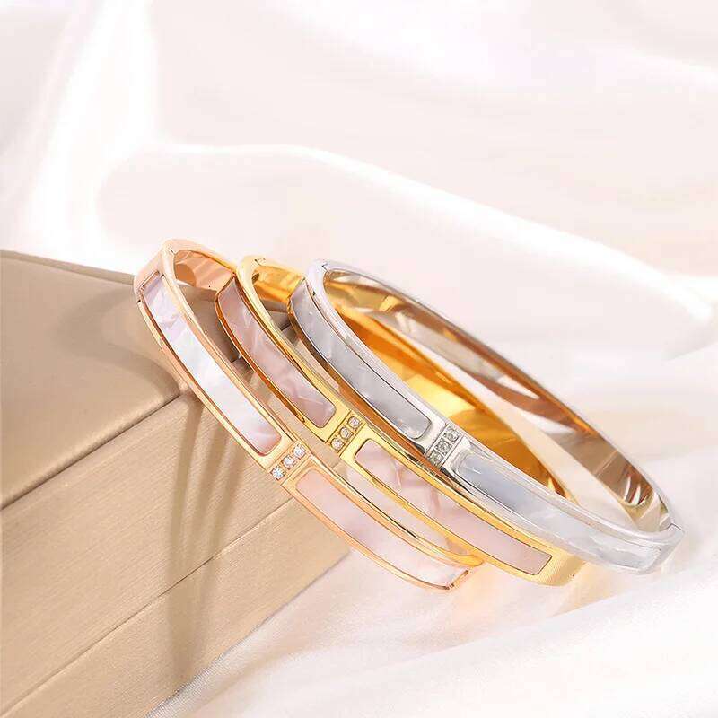 Women High End Fashion Couple Titanium Jewelry Golden Shell Studded Diamond Stainless Steel Bracelet XJ260127