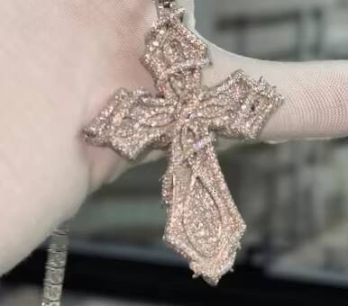 Micro Paved vvs moissaniteia vvs moissanite Barbed Wire Wrapped Cross Hip Hop Pendant Necklace